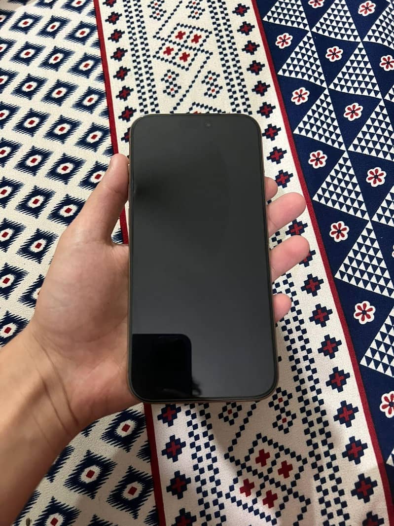 Apple iPhone 16 Pro Max 3