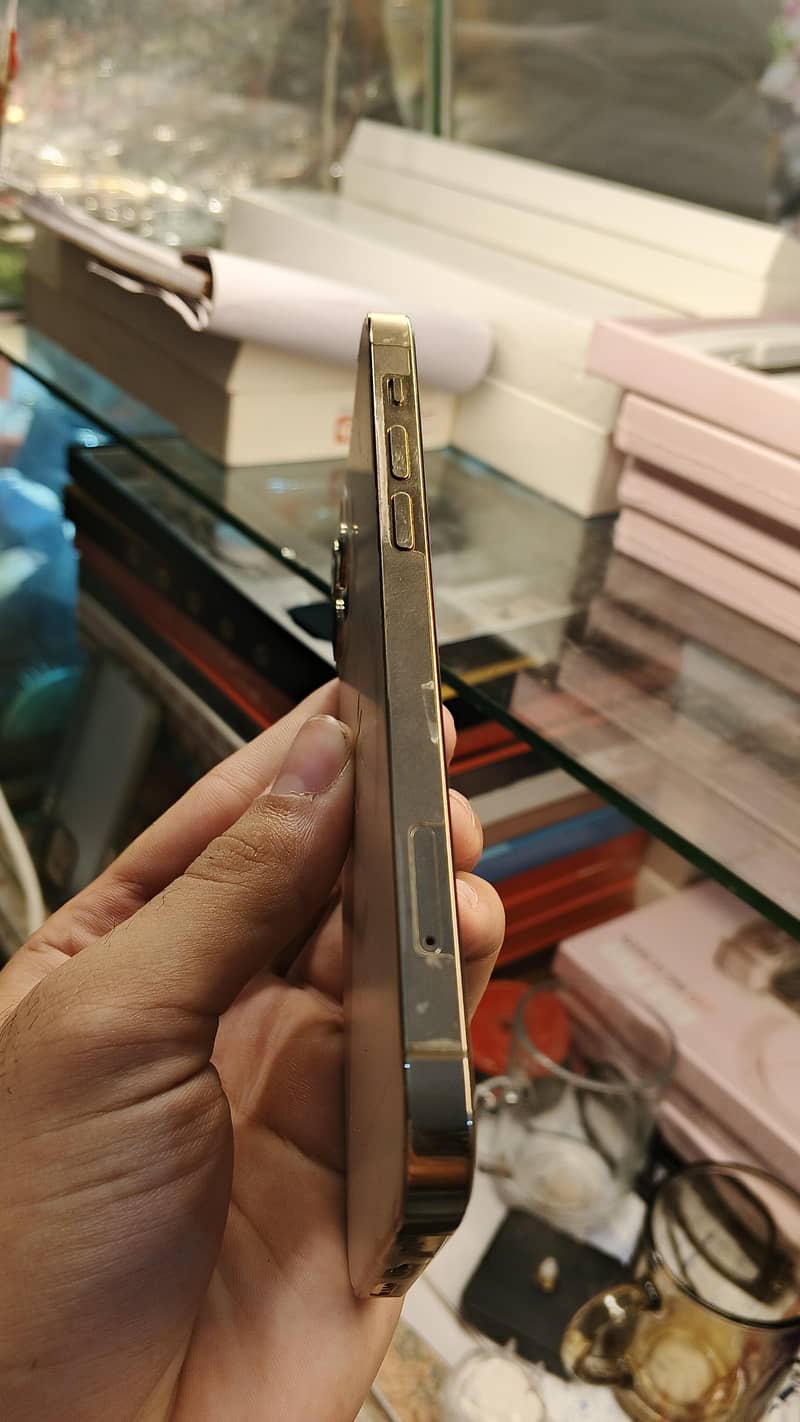 Apple iPhone 12 Pro 4