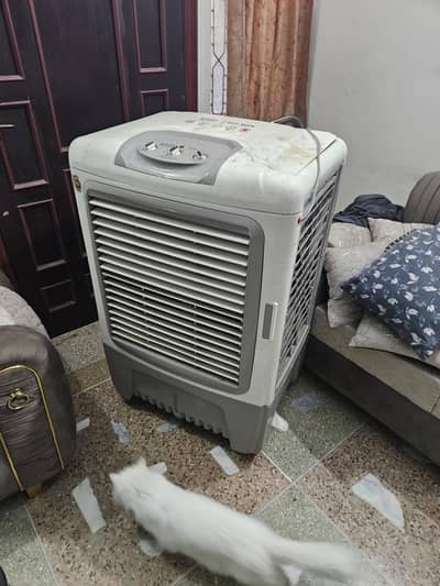 Air cooler All ok good and new 2 month use urgent sell