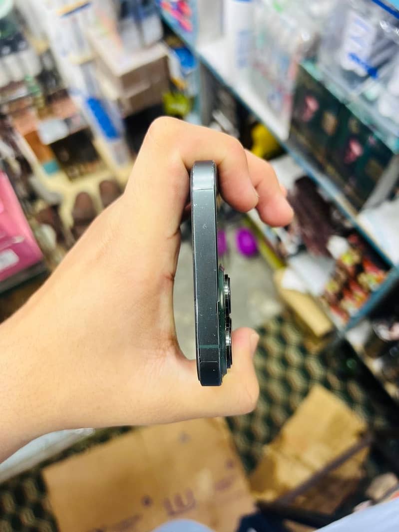 Apple iPhone 13 Pro Max 4
