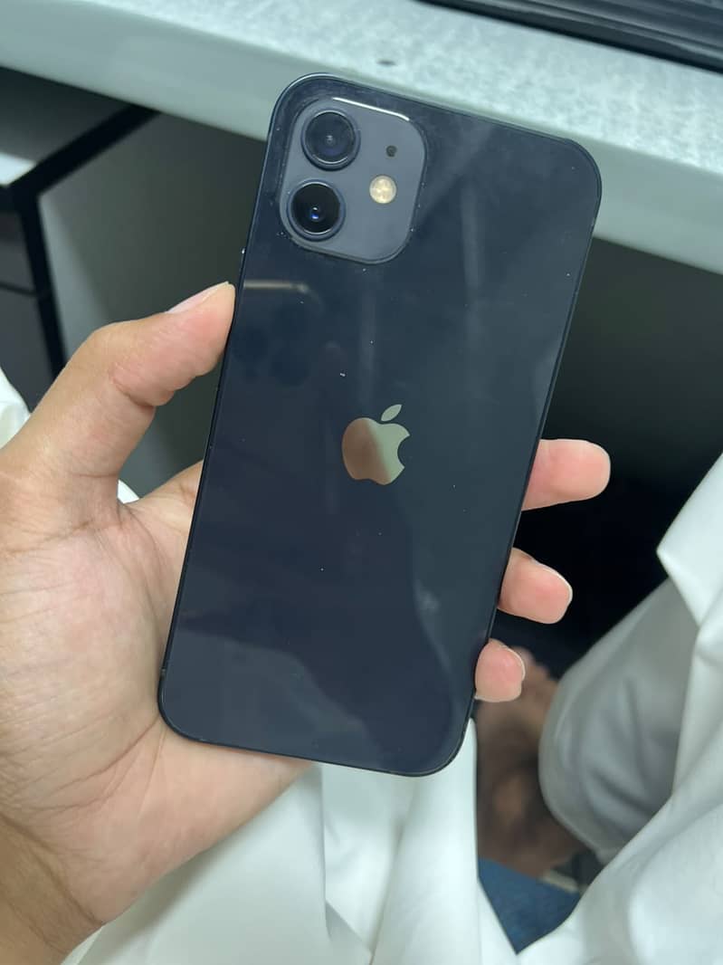 Apple iPhone 12 4