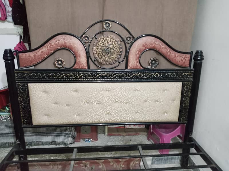 affordable bed/double bed 0