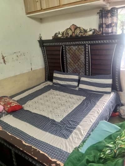 bed and dressing table