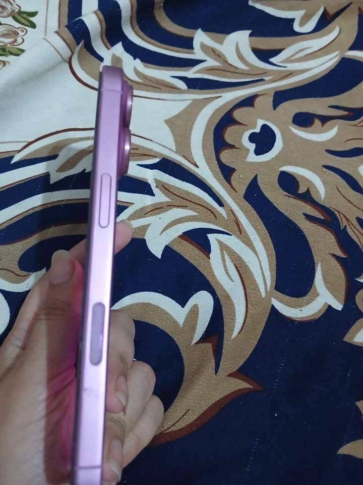 Apple iPhone 16 2
