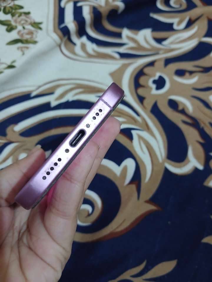 Apple iPhone 16 3