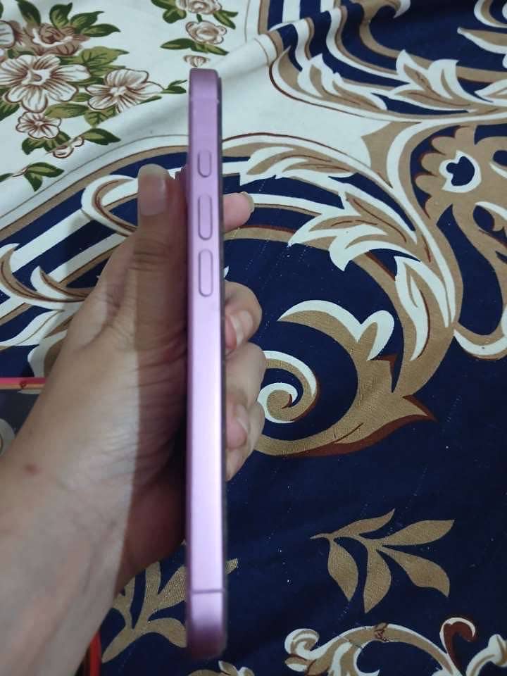 Apple iPhone 16 4