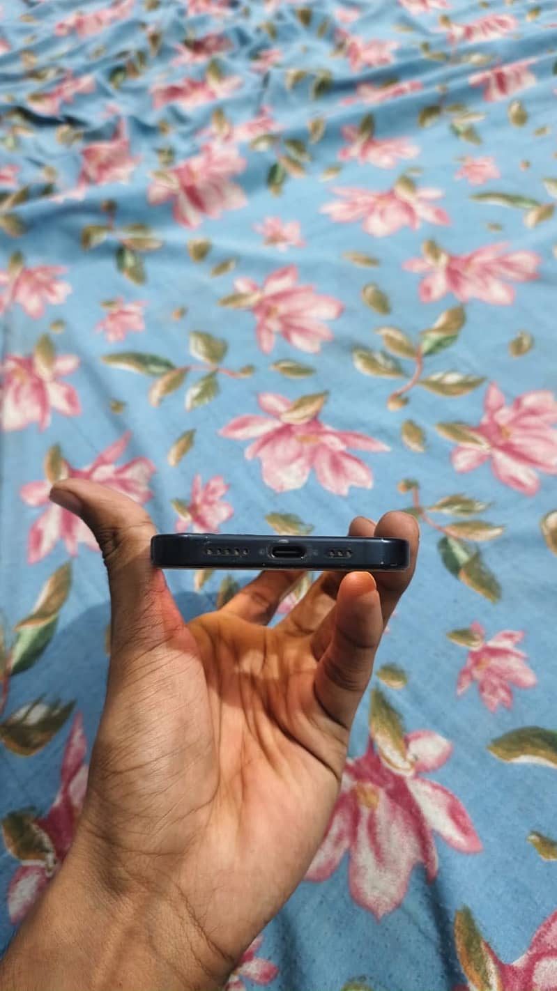 Apple iPhone 15 Pro 0
