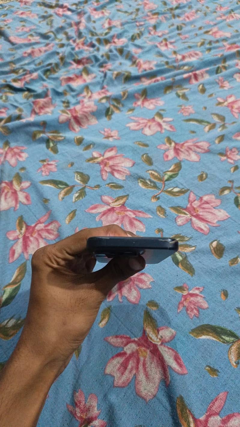 Apple iPhone 15 Pro 3