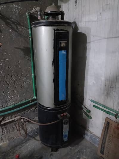 LIKE NEW FULL SIZE WATER GEEZAR, CORONA COMPANY FOR SALE