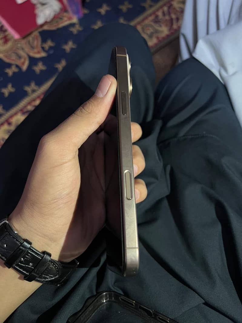 Apple iPhone 16 Pro Max 4