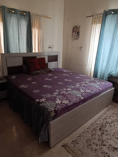 king size bed with wardrobe