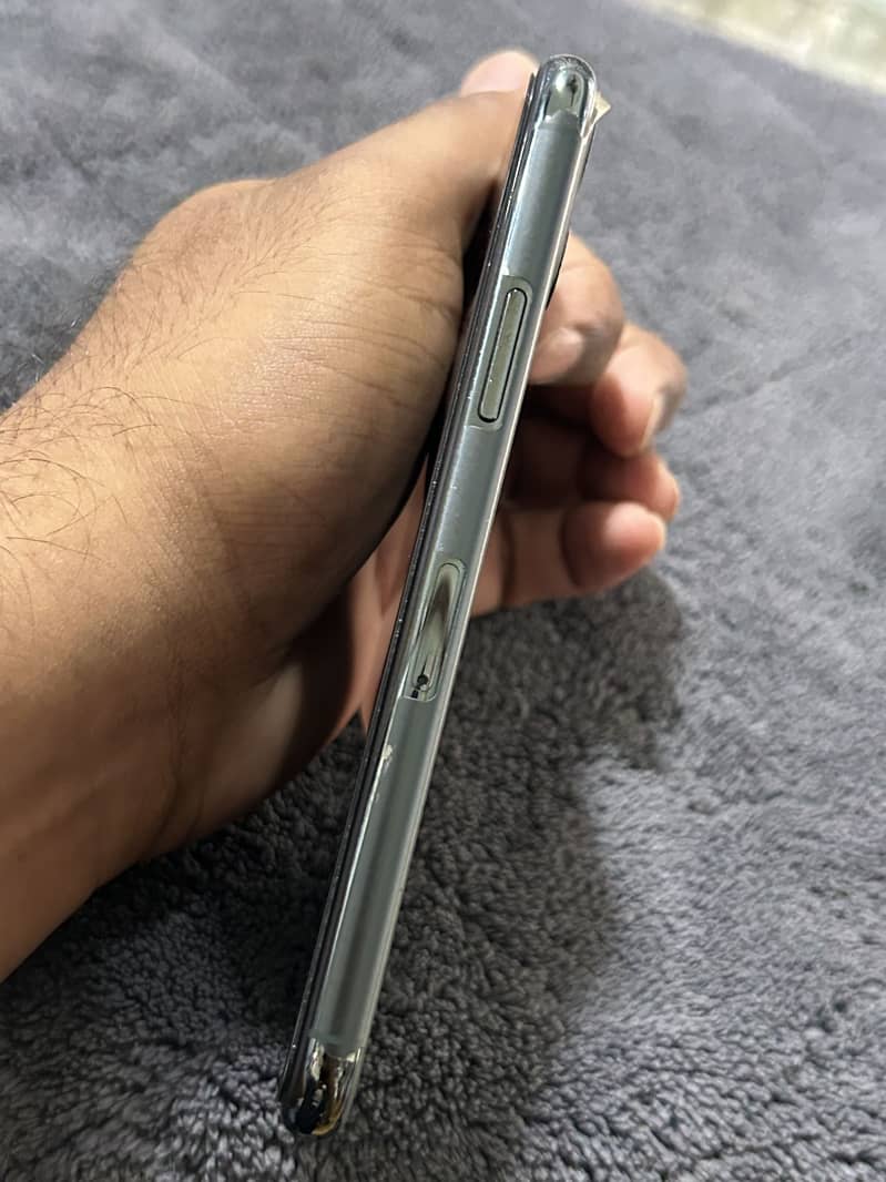 Apple iPhone 11 Pro 1