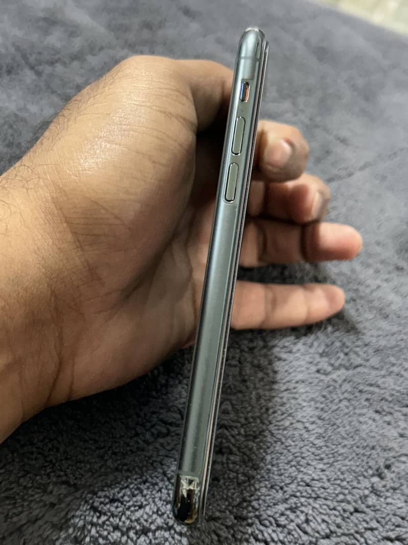 Apple iPhone 11 Pro 2