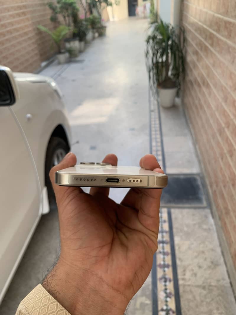 Apple iPhone 15 Pro Max 1