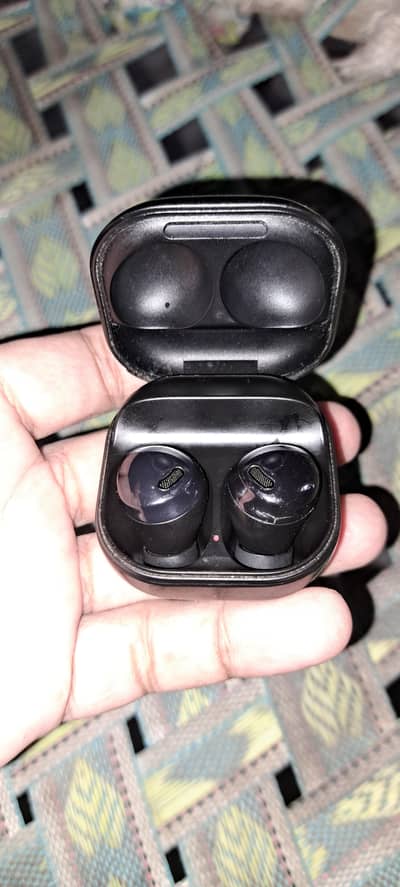 Samsung buds pro litte damage right side