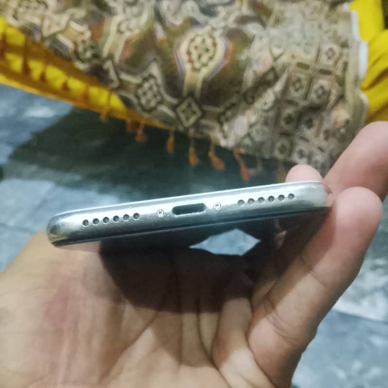 Apple iPhone X 3