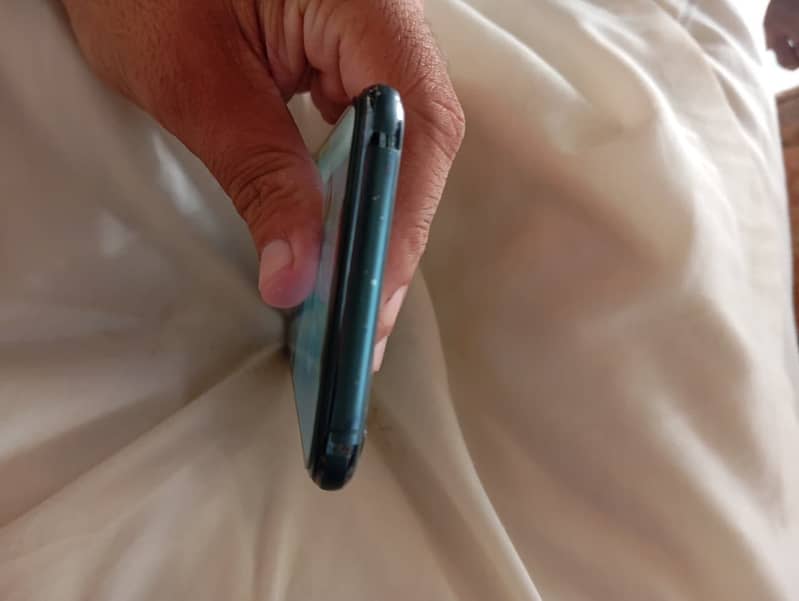Apple iPhone 11 Pro Max 2