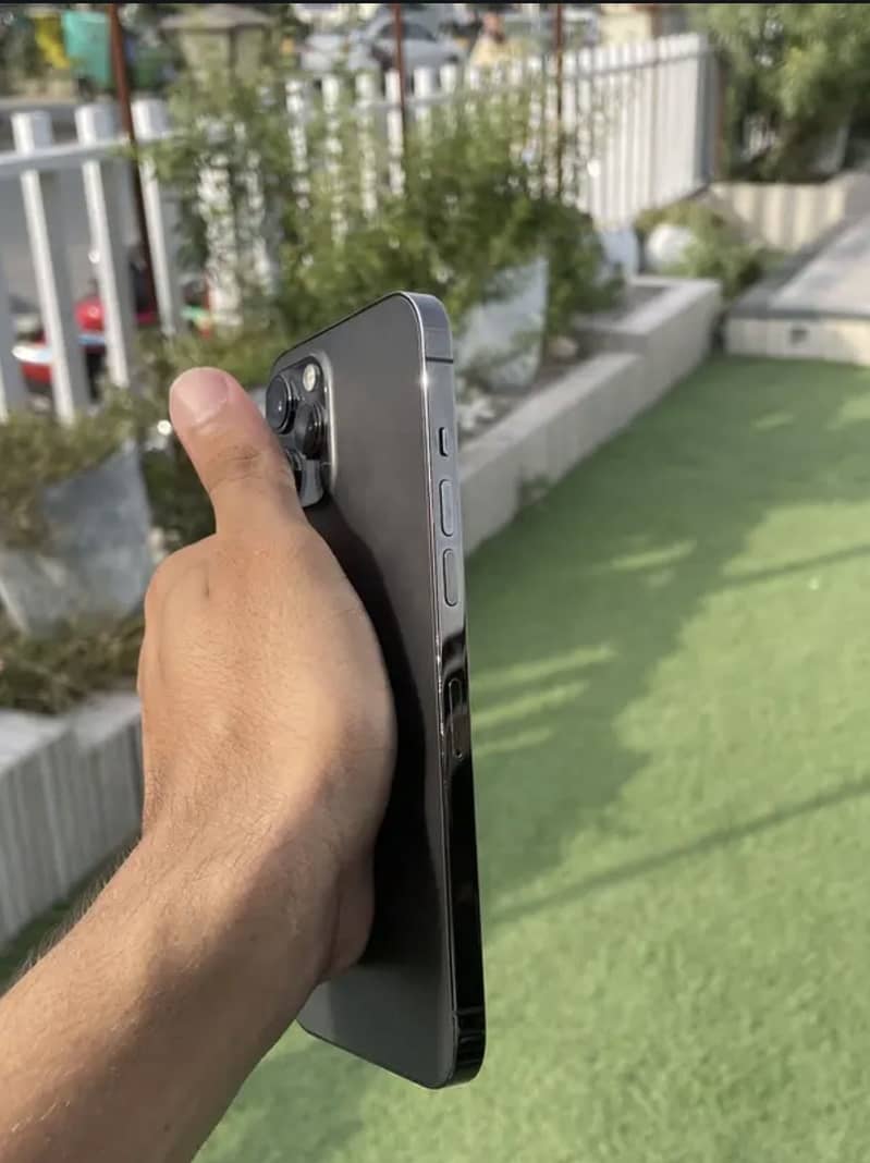 iPhone 12 Pro Max 1