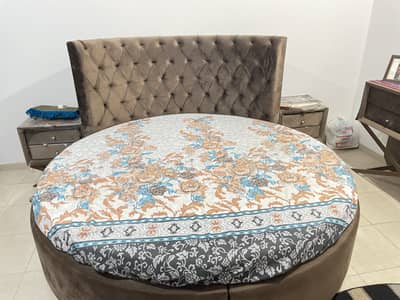 Round bed