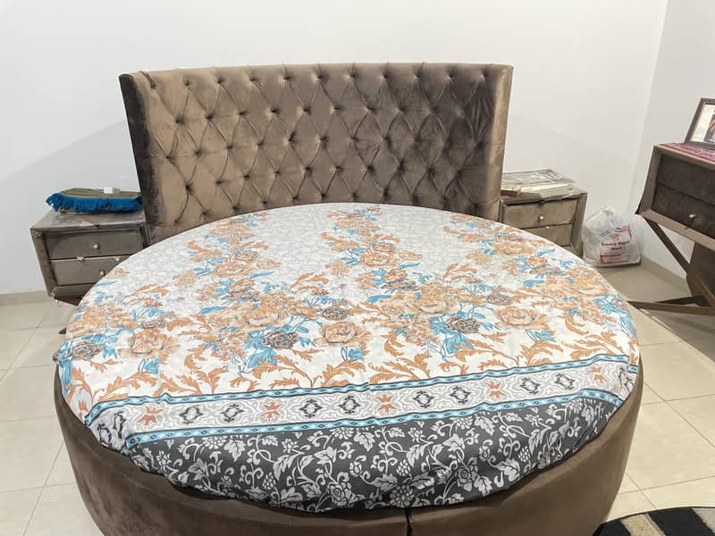Round bed 0