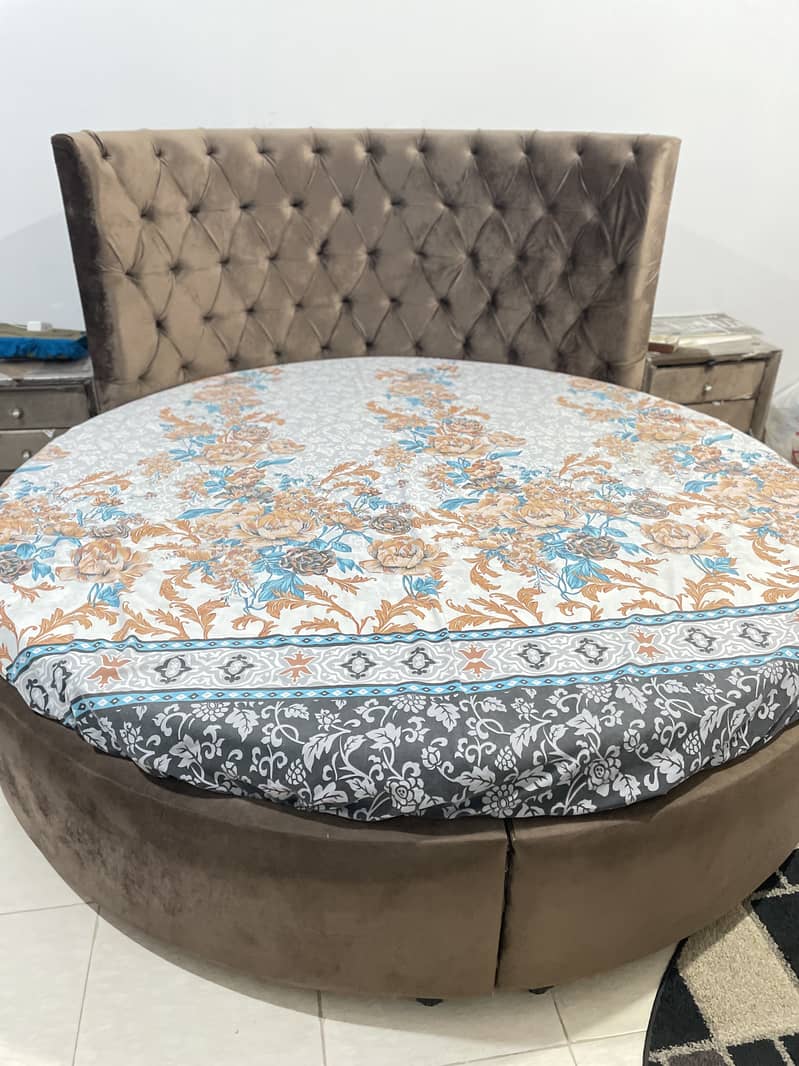 Round bed 1