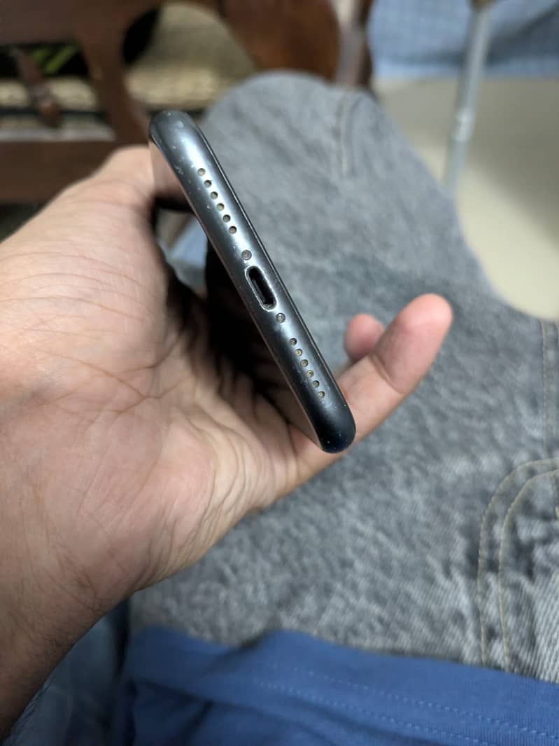 Apple iPhone 11 3