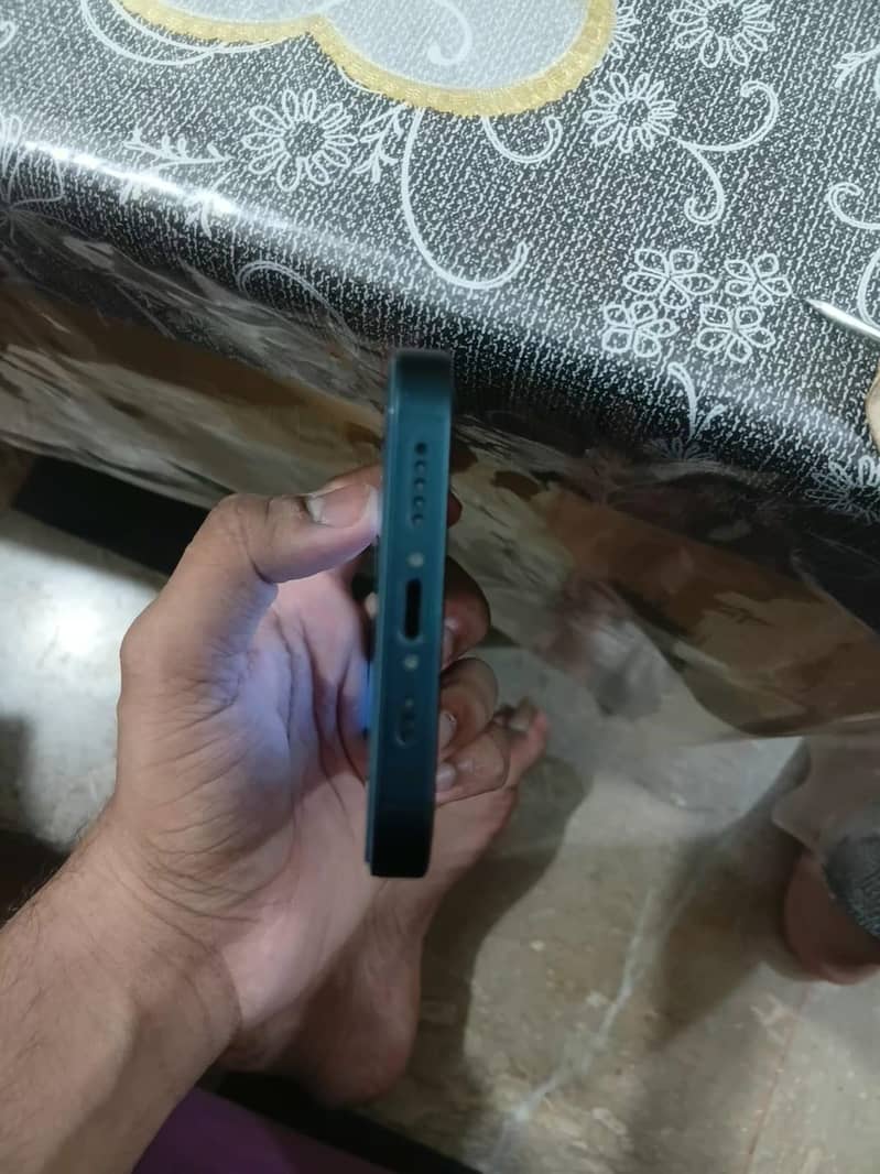 Apple iPhone 13 1