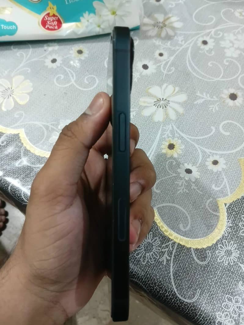 Apple iPhone 13 2