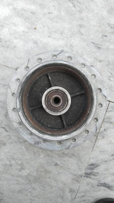 Used Cd 70 Rare wheel Hub for New Models 10/10 Mechanically Good