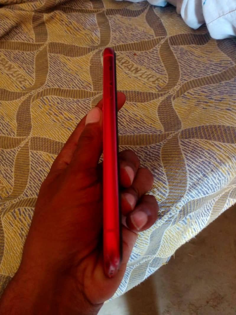 Apple iPhone 11 4