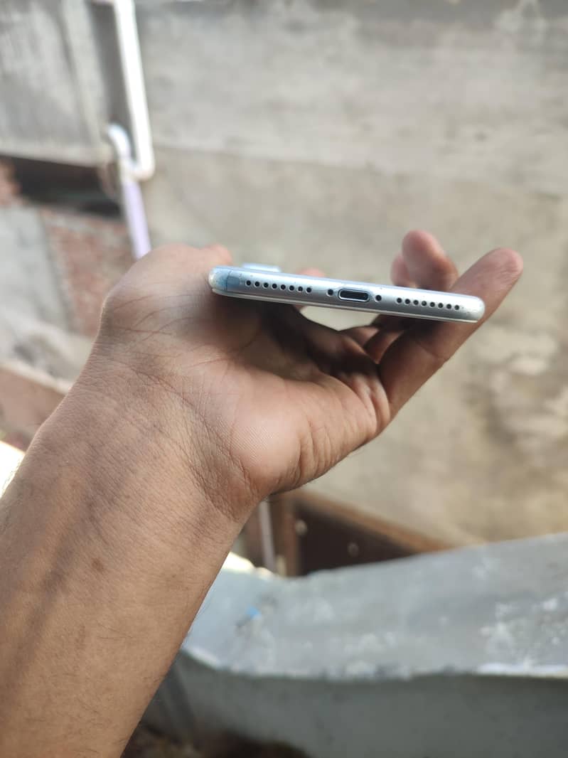 Apple iPhone 7 Plus 4