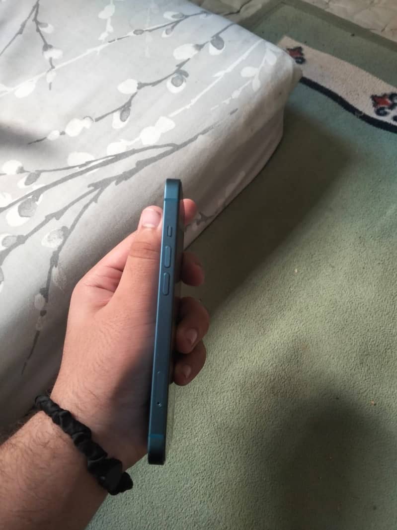 Apple iPhone 13 3