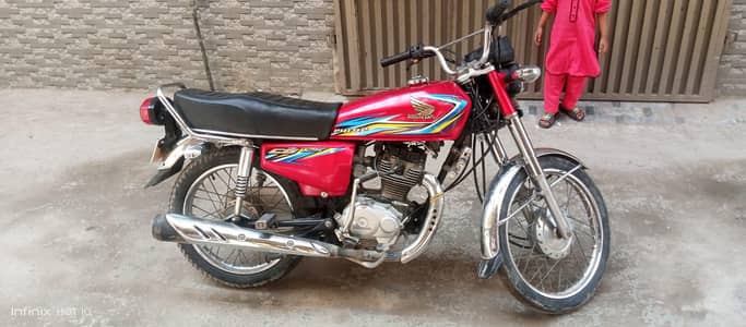 Honda 125 new condition contact Whatsapp 03227270653