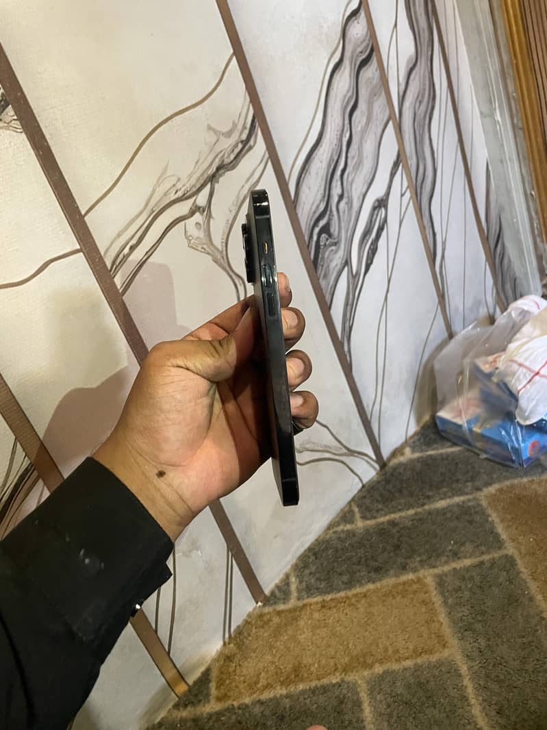 Apple iPhone 14 Pro Max 4