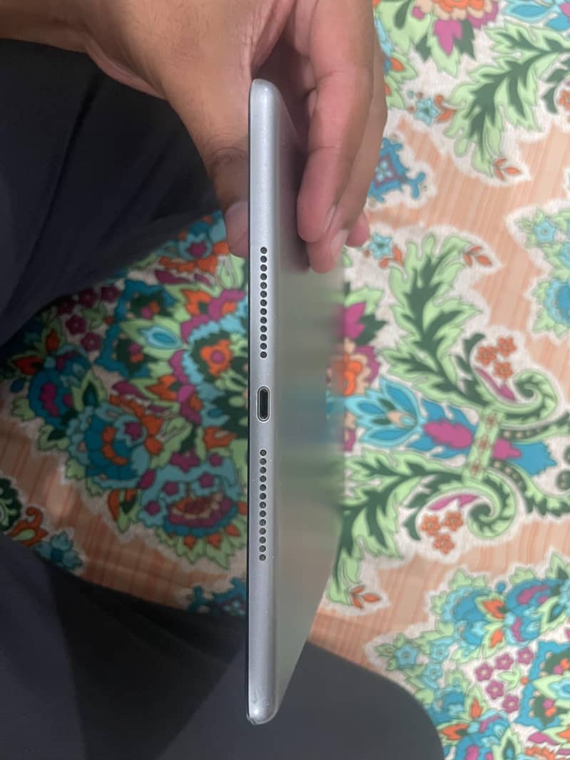 iPad 8th gen[32gb] 3