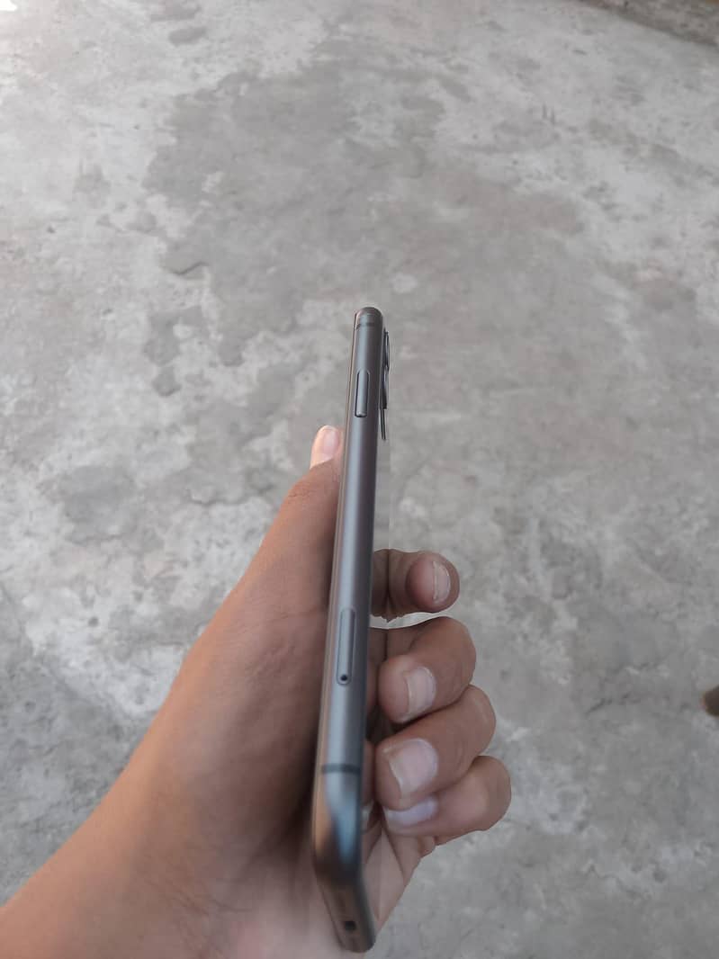 Apple iPhone 11 3