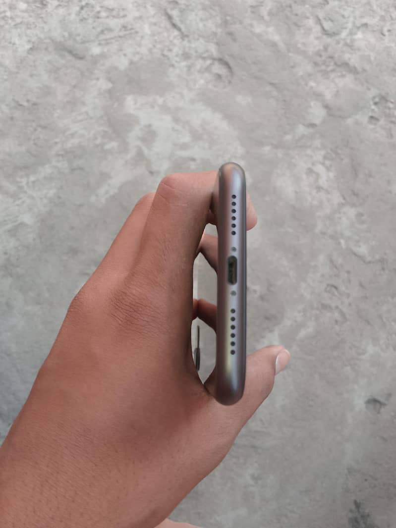 Apple iPhone 11 8