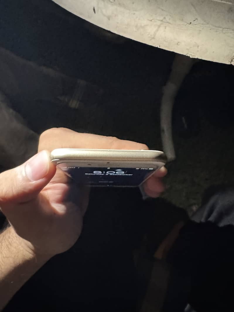 Apple iPhone 6S 4