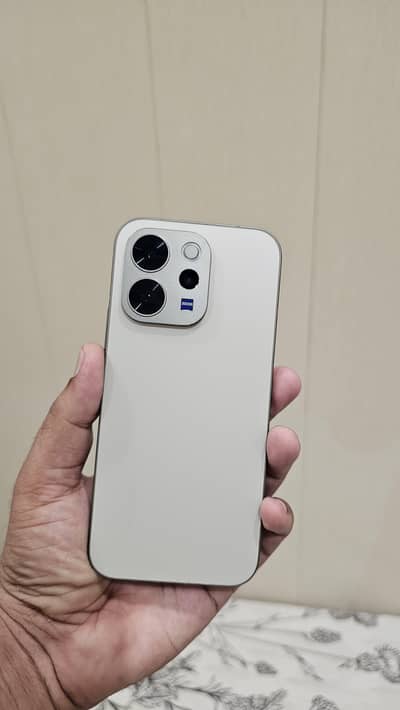 Vivo V70 5G Only 1 month use