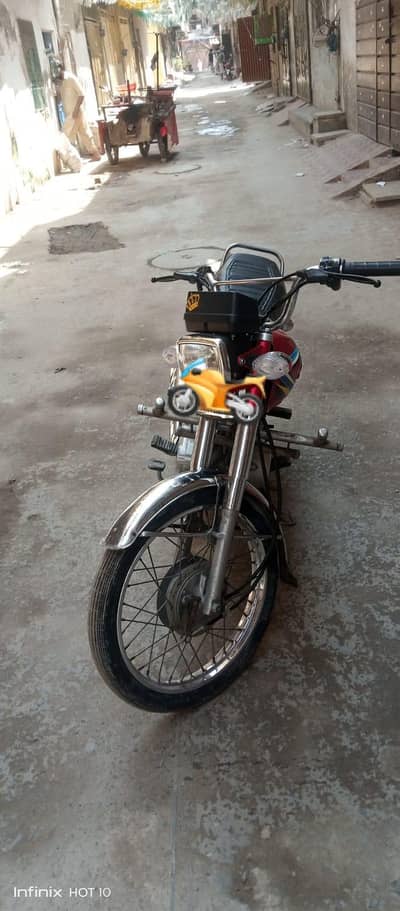 Honda 125 new condition contact Whatsapp 03227270653