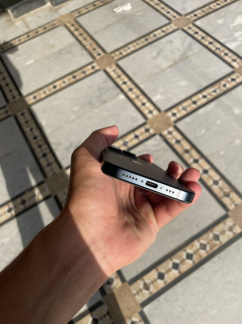 Apple iPhone 15 Pro 0