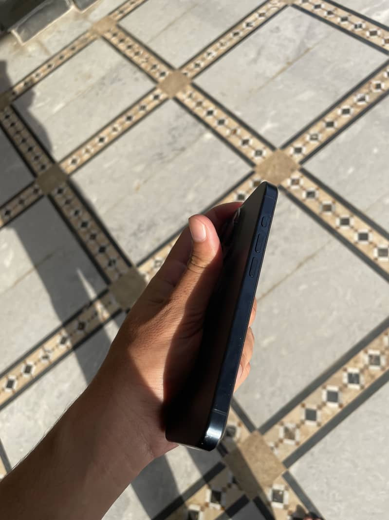Apple iPhone 15 Pro 1