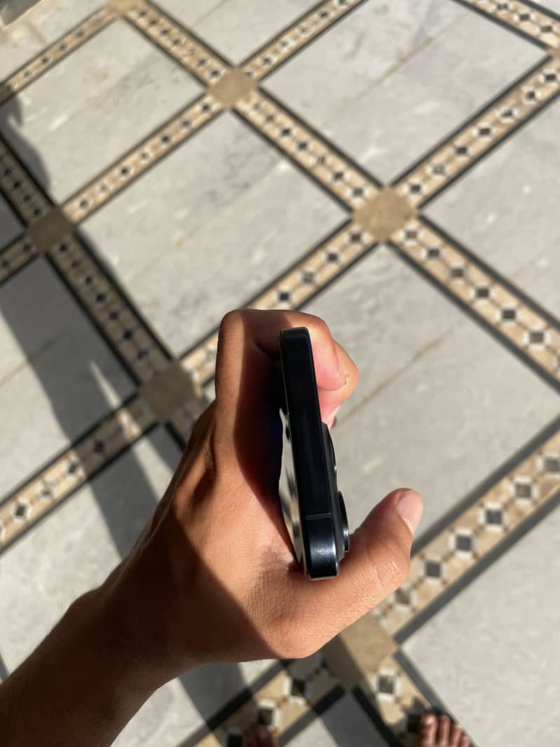 Apple iPhone 15 Pro 2