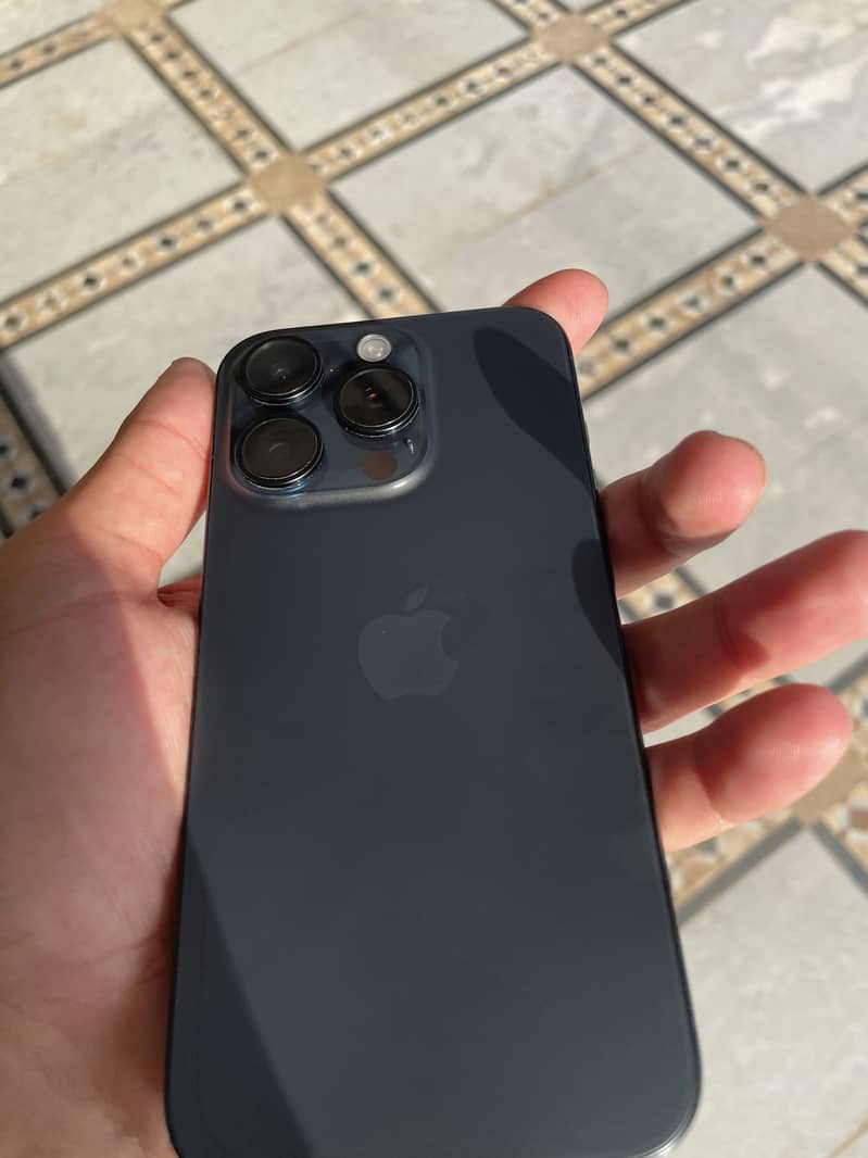Apple iPhone 15 Pro 4