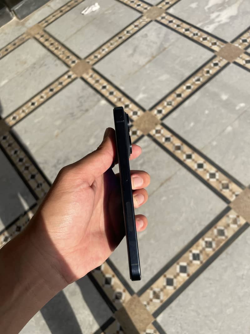 Apple iPhone 15 Pro 6
