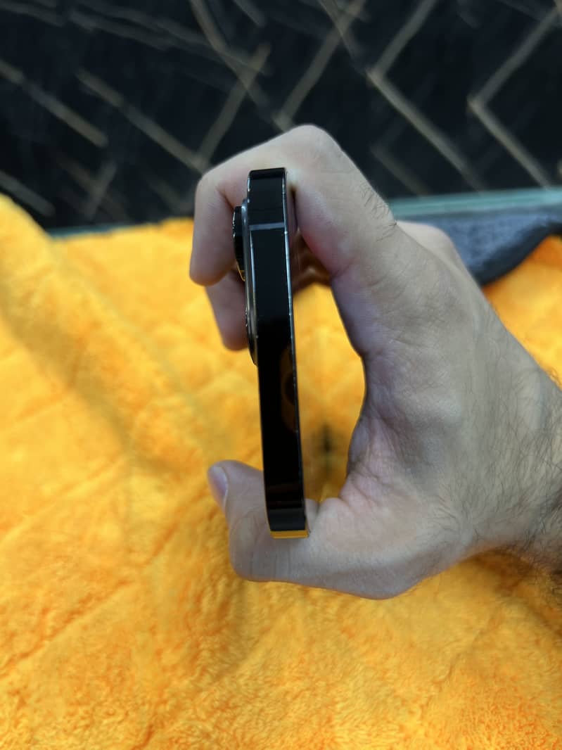 Apple iPhone 14 Pro Max 2