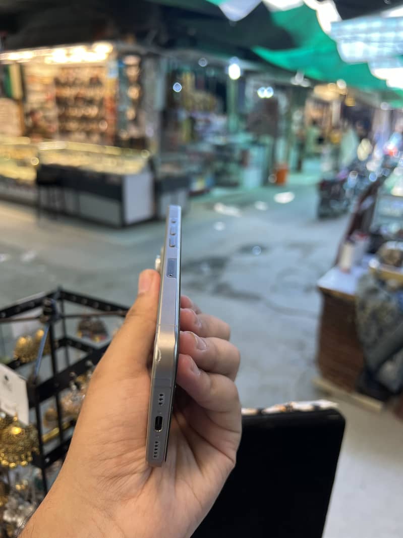 Apple iPhone 15 Pro 1