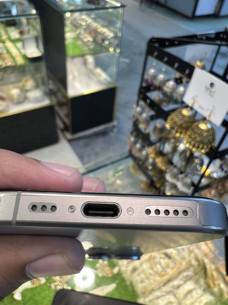 Apple iPhone 15 Pro 2