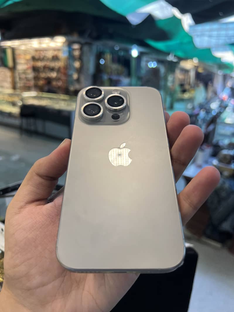 Apple iPhone 15 Pro 3