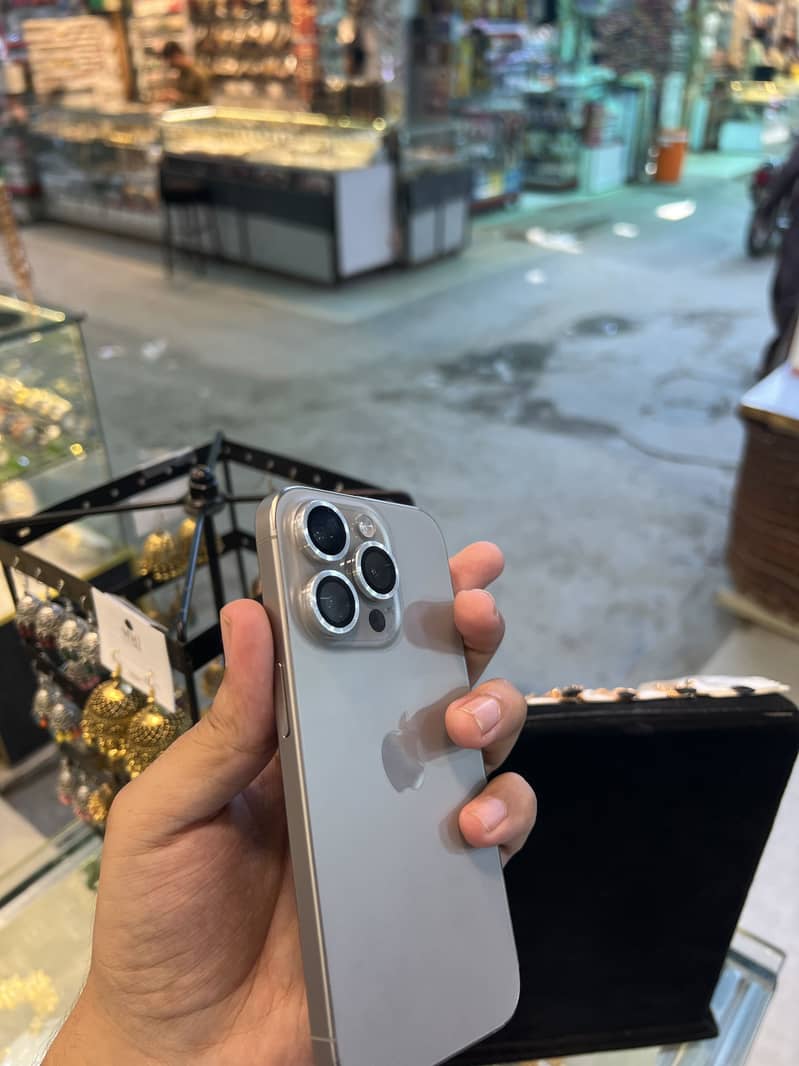 Apple iPhone 15 Pro 4